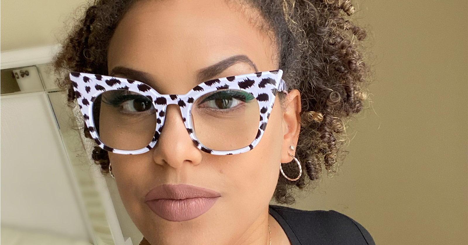 What Glasses Look Good With A Big Nose | Vlookoptical™