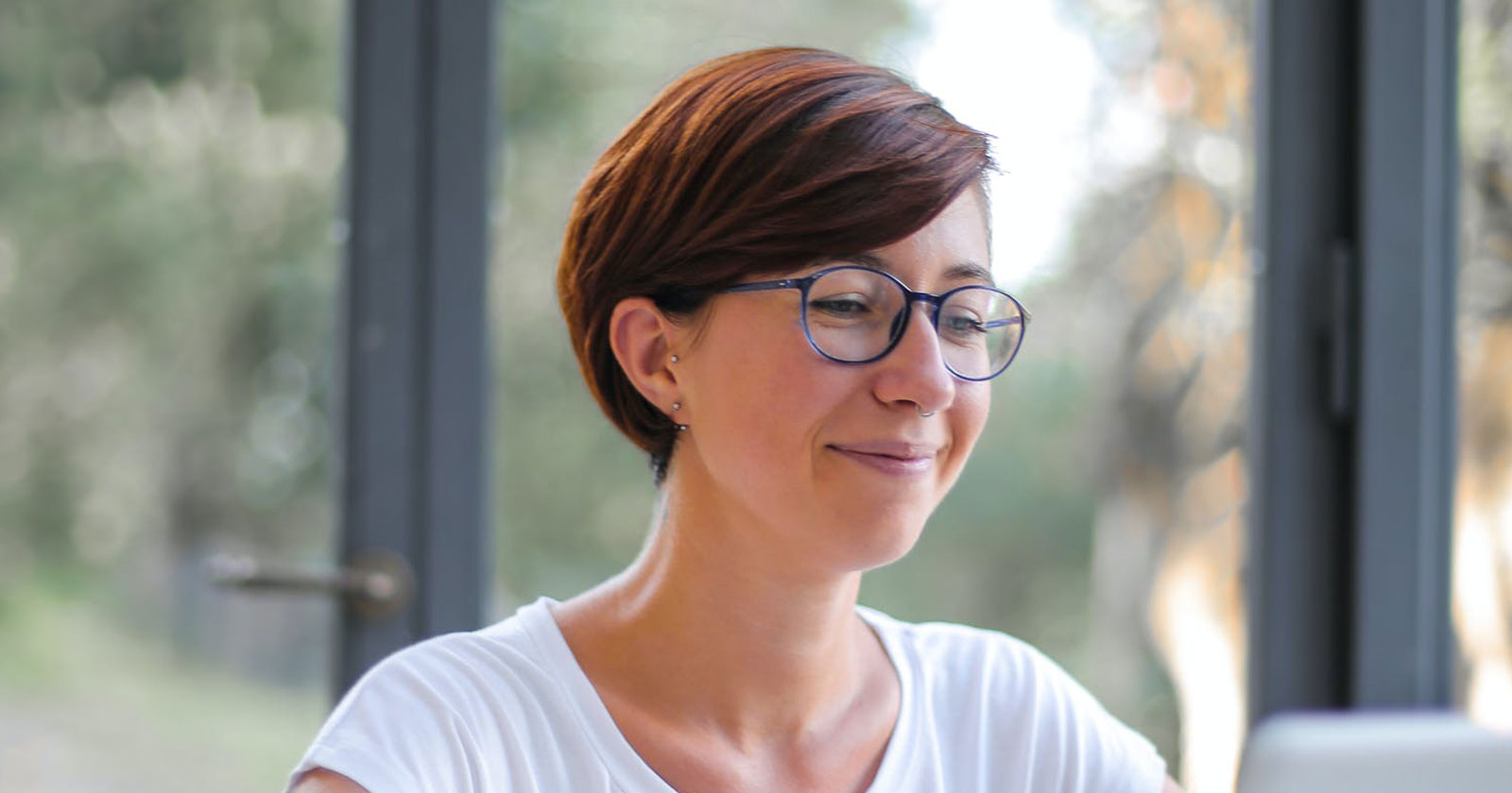 Eight Stylish Trends in Men's Glasses | Vlookoptical™